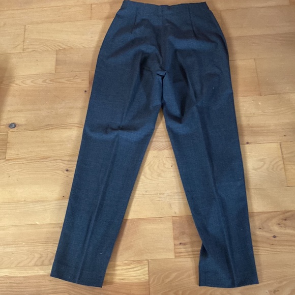 Banana Republic Stretch 96% Wool, 4% Lycra Spandex Grey Size 8.  Excellent shape - Picture 3 of 7